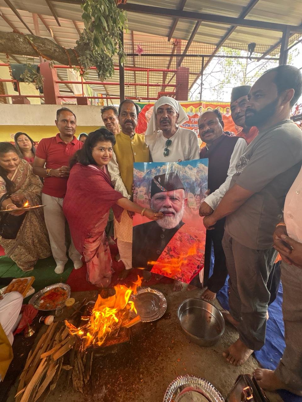 मोदी सरकार के 12 साल पूरे, घोड़ाखाल मंदिर में भाजपा कार्यकर्ताओं ने किया हवन-पूजन