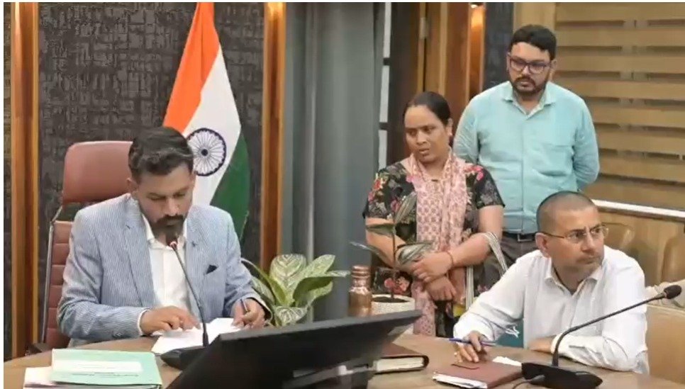 समाधान दिवस में 171 शिकायतों पर कार्रवाई, दिव्यांग पेंशन और ठगी के मामलों पर प्रशासन गंभीर