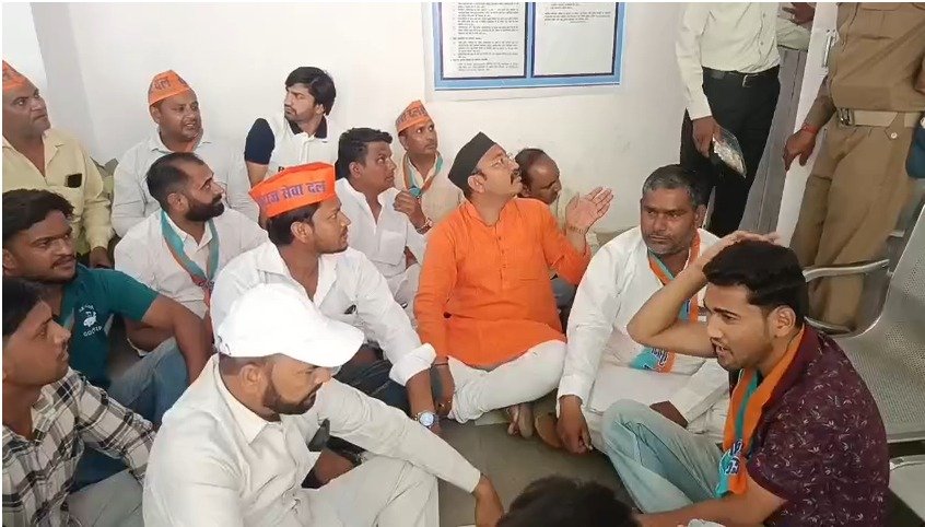 भ्रष्टाचार और भूमि कब्जे के खिलाफ सूरज सेवा दल का आंदोलन, प्रशासन पर उठाए सवाल
