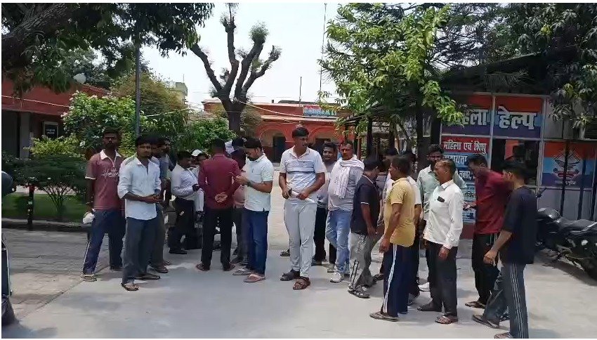 सोशल मीडिया पर वायरल हुआ विवाद, पूर्व विधायक चैंपियन पर धमकी देने का आरोप