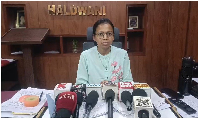 नैनीताल रोड पर सड़क हादसा, दो बाइक आपस में टकराईं, तीन घायल
