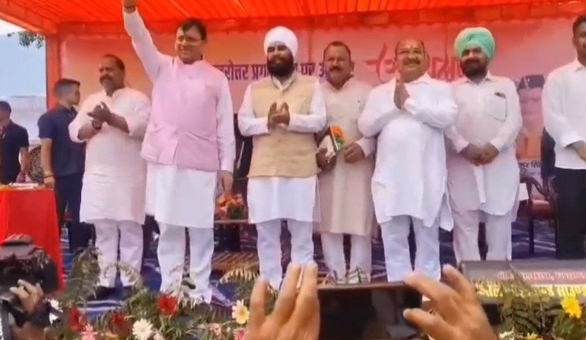 खटीमा में CM पुष्कर सिंह धामी का जनसंपर्क अभियान, लोगों से किया सीधा संवाद…