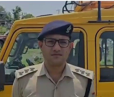 मसूरी में बड़ा सड़क हादसा: अनियंत्रित कार 500 मीटर गहरी खाई में गिरी, महिला की मौत