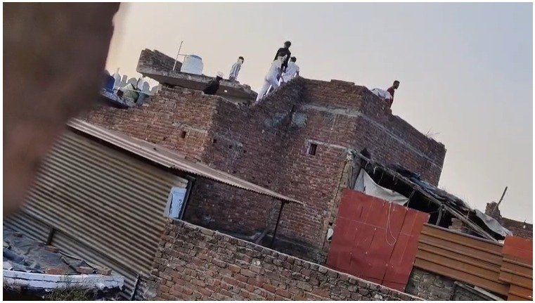 लिबरहेड़ी में गोलीबारी और पथराव से मचा बवाल, पुलिस ने कसा शिकंजा