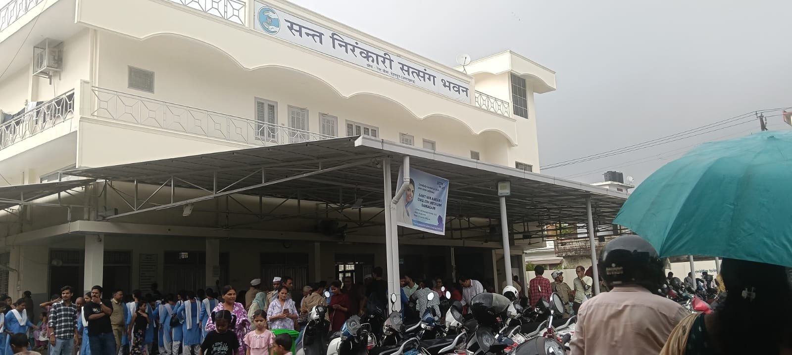 देहरादून में संत निरंकारी भवन बना सेवा और सद्भाव का केंद्र, सार्वजनिक भंडारे में उमड़ी भीड़