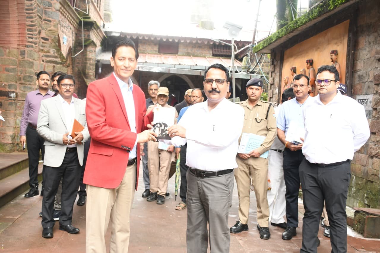 प्रशासनिक कार्यों की समीक्षा के लिए नैनीताल पहुंचे कुमाऊँ आयुक्त, दिए कई अहम निर्देश