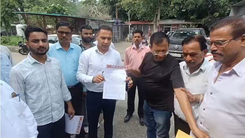 पेपर लीक के विरोध में रामनगर में प्रदर्शन, शिक्षा व्यवस्था में सुधार की उठी मांग