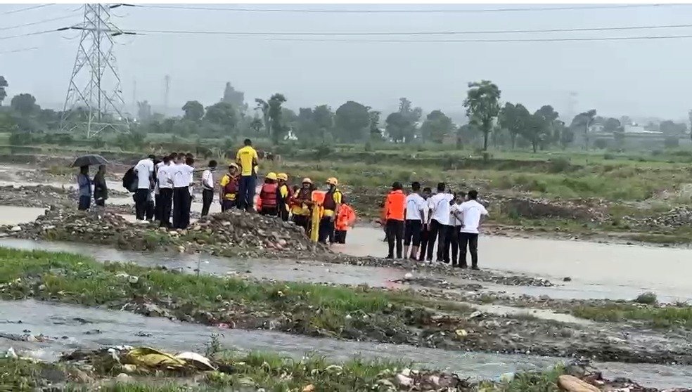 आपदा से पहले तैयारी पर जोर: उत्तराखंड के 13 जिलों में एक साथ हुई मेगा मॉक ड्रिल