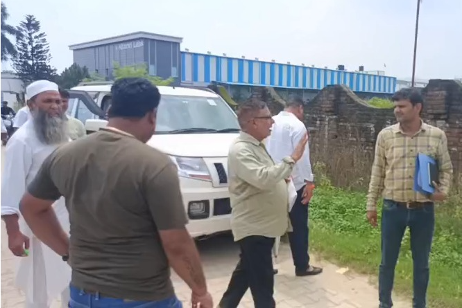 ग्राम प्रधान की जांच पूरी न होने पर ग्रामीणों ने प्रशासन से लगाई न्याय की गुहार