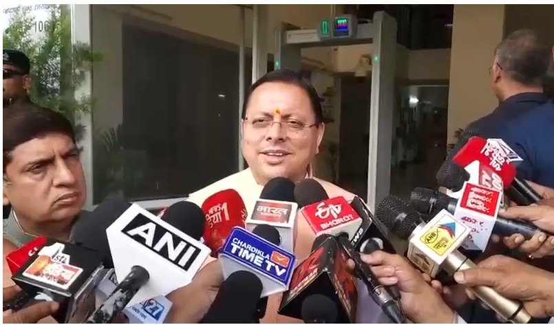 एप्रोच रोड धंसने के बाद नंदा चौकी पुल पर यातायात रोका गया