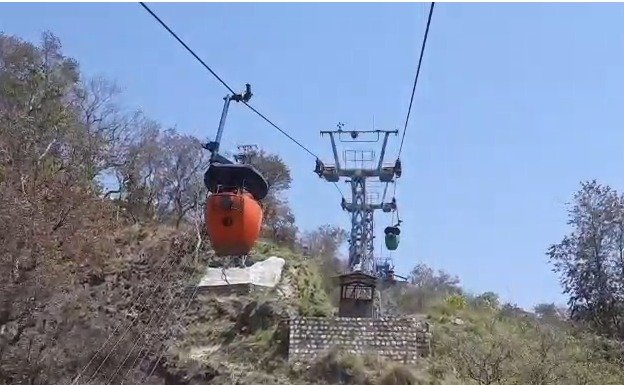रोपवे की तकनीकी जांच शुरू, मेंटेनेंस के दौरान पैदल करना होगा मंदिर का सफर