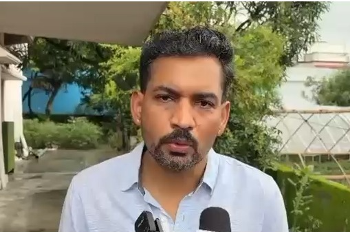 विशेष पुनरीक्षण अभियान के बीच डीएम ने किया औचक निरीक्षण, मतदाताओं से भी की अपील