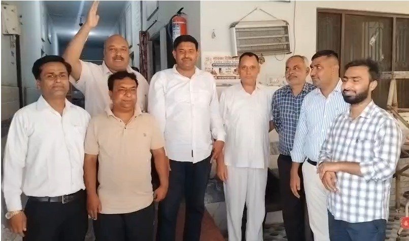 यूटीयू प्रश्नपत्र लीक विवाद पर कांग्रेस का प्रदर्शन, रुड़की में मुख्यमंत्री को ज्ञापन देने से पहले पुलिस ने रोका