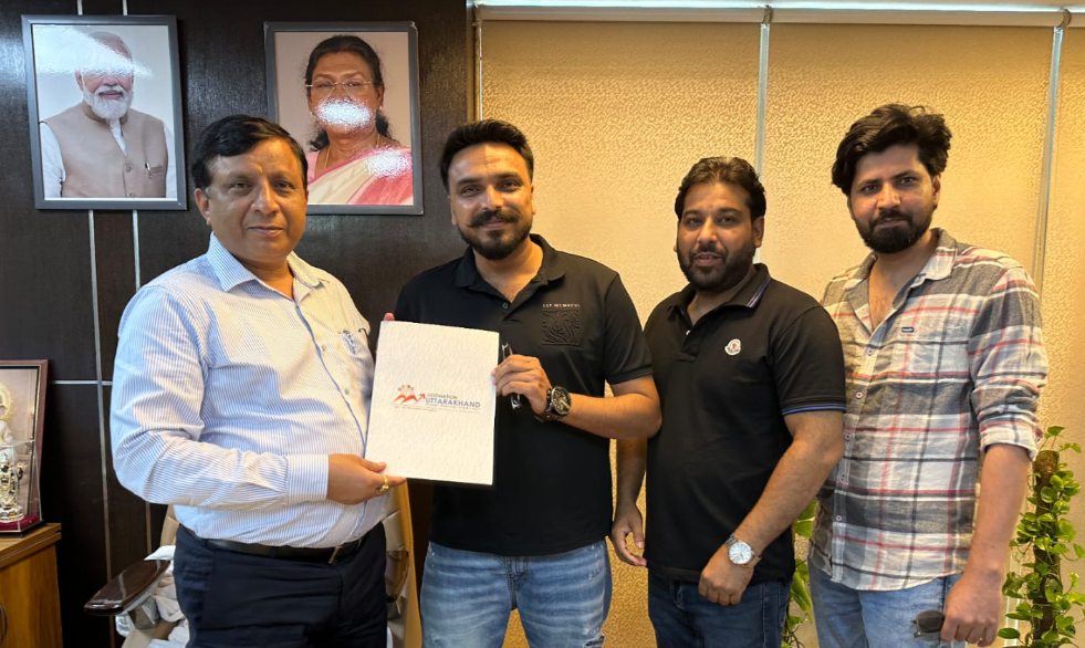 फिल्म प्रोजेक्ट को लेकर डीजी सूचना बंशीधर तिवारी से मिले फिल्म निर्देशक इमरान शेख…………